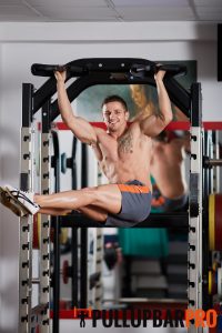 side-crunch-pull-up-exercises-pull-up-bar-singapore